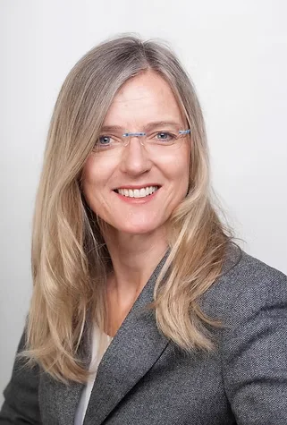 Porträt von Mag. Sabine Petsch